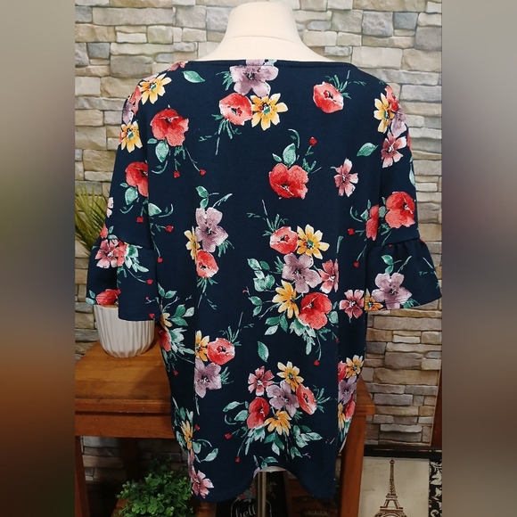 Green Envelope Floral Blouse Top 2X - Picture 2 of 3